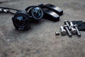 Defender Scheibenrahmenhalter mit LED Scheinwerfer