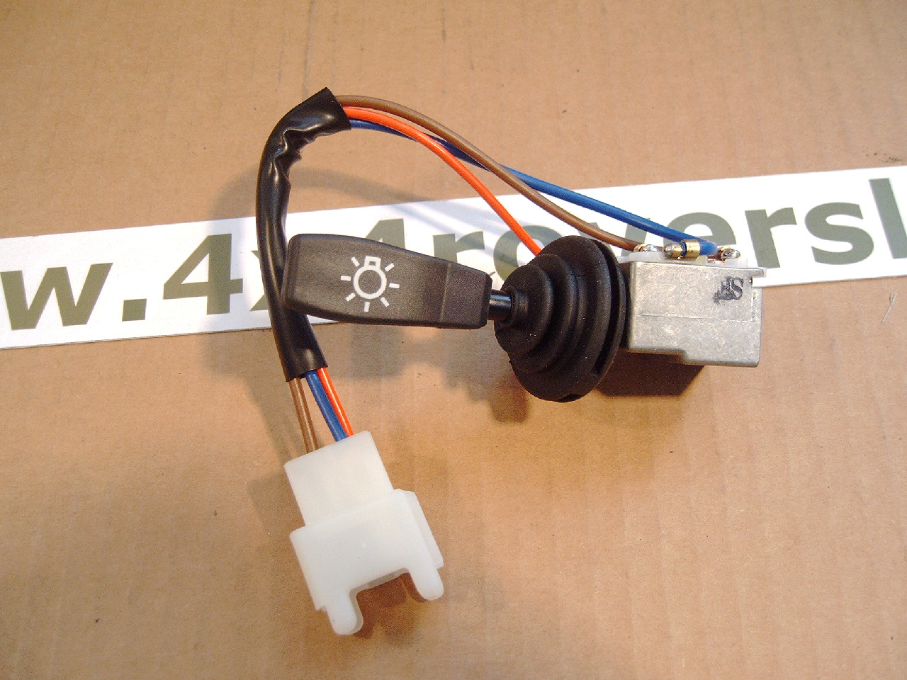 amr6104_1 Lichtschalter Defender (G)