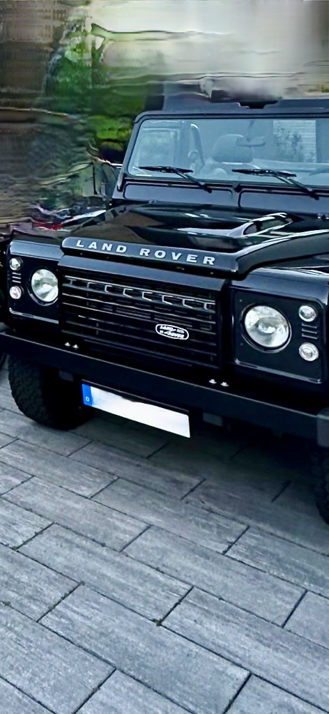 PHOTO-2023-12-03-14-56-41 Land Rover Defender Adventure Grille Gloss black Finish, incl. Badge