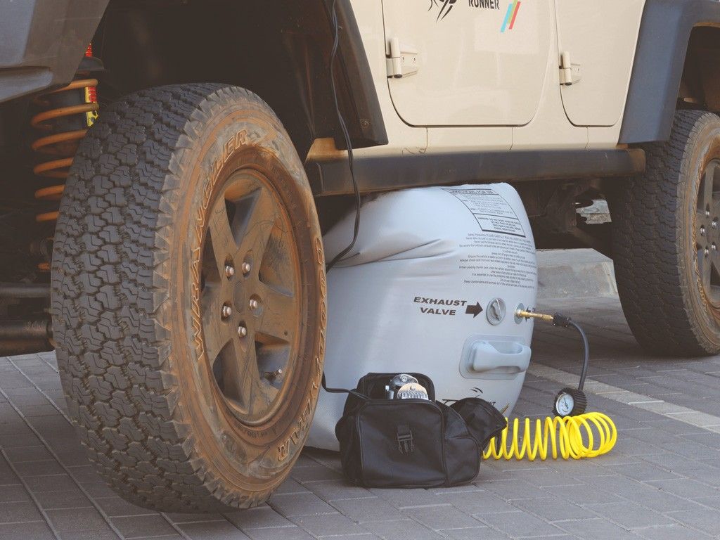 front-runner-aircrane-2-ton-air-jack-REQU031-2