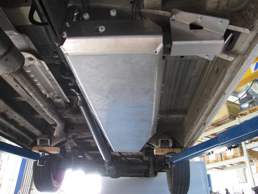 Unterfahrschutz Mercedes Sprinter 906/907 Tank 93L Unterfahrschutz Mercedes Sprinter 906/907 Tank 93L
