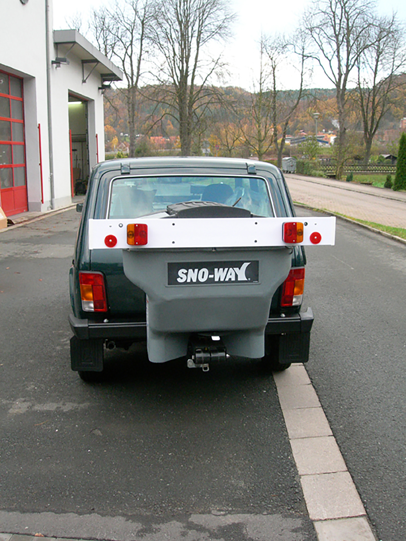 Anbausatz Lada Niva (Taiga) für SNO-WAY Streuer